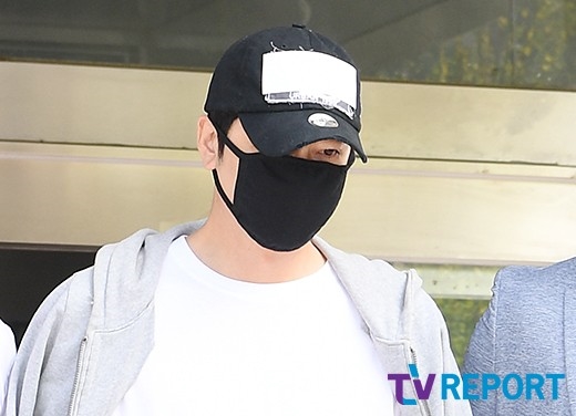 Kang Ji Hwan bị còng tay bắt đi sau 3 ngày bị tố cáo cưỡng bức