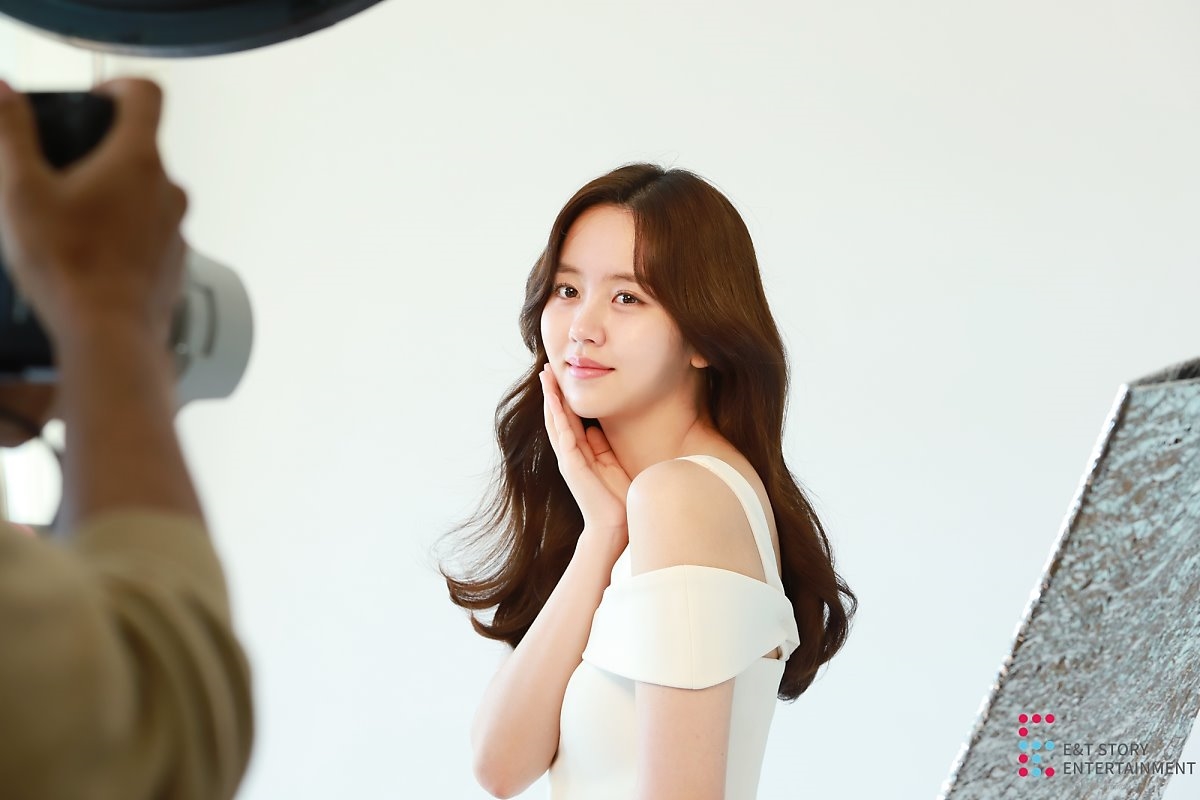 Kim So Hyun khoe bộ ảnh mới trở lại với mái tóc dài xinh như tiên nữ