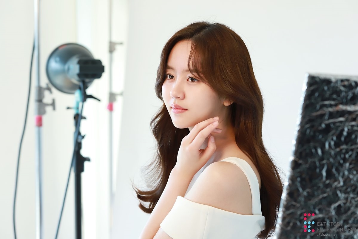 Kim So Hyun khoe bộ ảnh mới trở lại với mái tóc dài xinh như tiên nữ