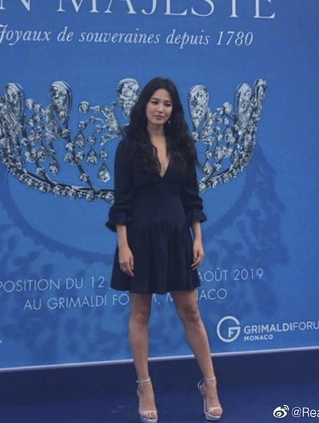 Song Hye Kyo đọ sắc Lưu Diệc Phi tại sự kiện bên trời Tây