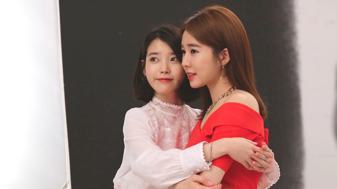 Yoo In Na gửi xe thức ăn tới phim trường 'Hotel Del Luna' ủng hộ IU