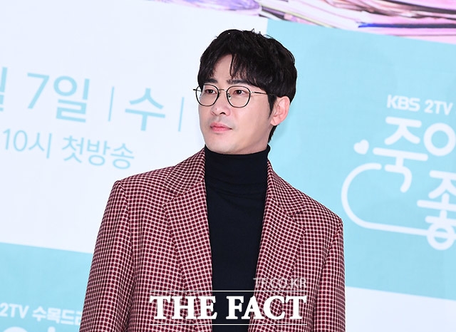 Kang Ji Hwan thừa nhận tội cưỡng bức sau 3 ngày bị bắt