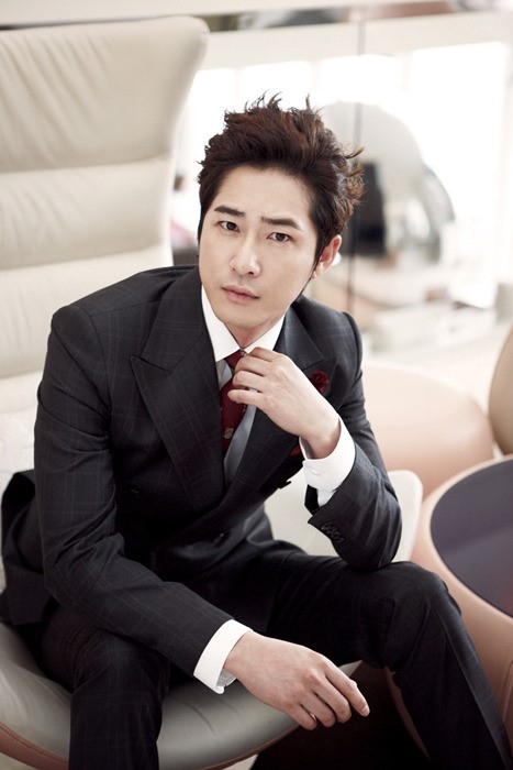 Kang Ji Hwan thừa nhận tội cưỡng bức sau 3 ngày bị bắt