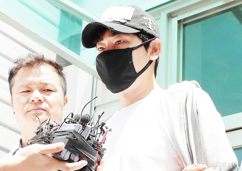 Kang Ji Hwan thừa nhận tội cưỡng bức sau 3 ngày bị bắt