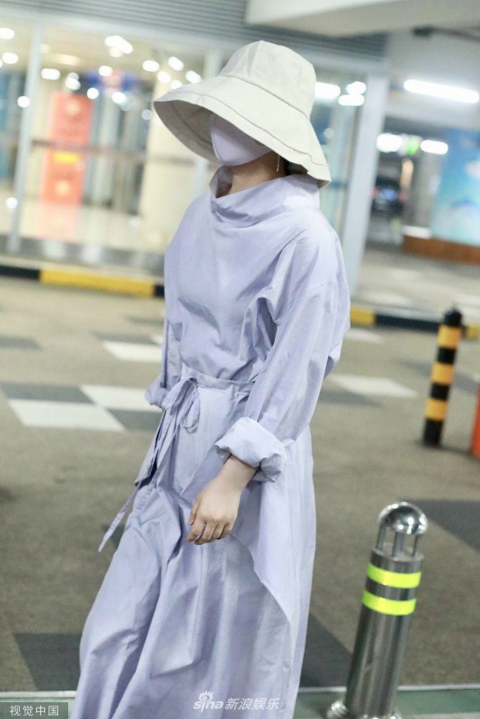 Triệu Lệ Dĩnh bất ngờ tái xuất sau khi sinh con trai