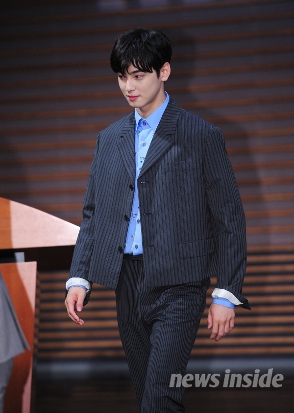 Shin Se Kyung sánh đôi Cha Eun Woo trong họp báo phim cổ trang mới