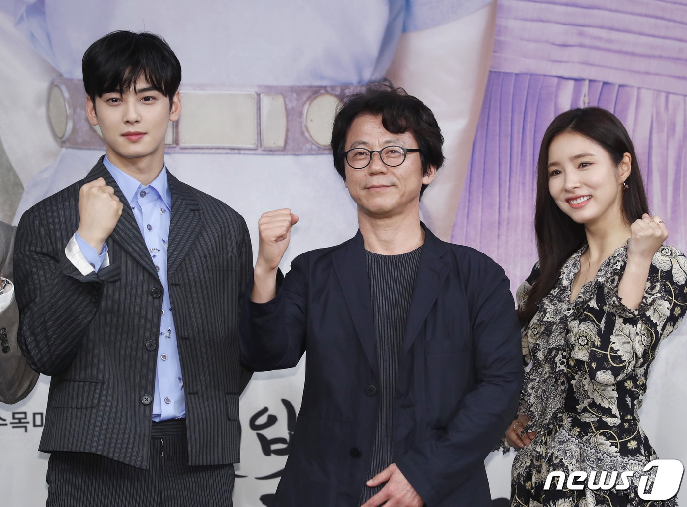 Shin Se Kyung sánh đôi Cha Eun Woo trong họp báo phim cổ trang mới