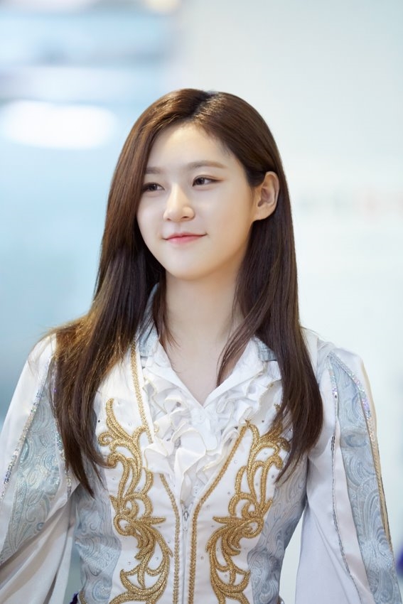 Kim Sae Ron khoe nhan sắc tuổi đôi mươi rạng rỡ trong bộ ảnh mới