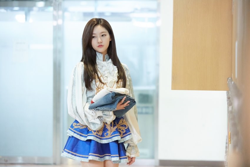 Kim Sae Ron khoe nhan sắc tuổi đôi mươi rạng rỡ trong bộ ảnh mới