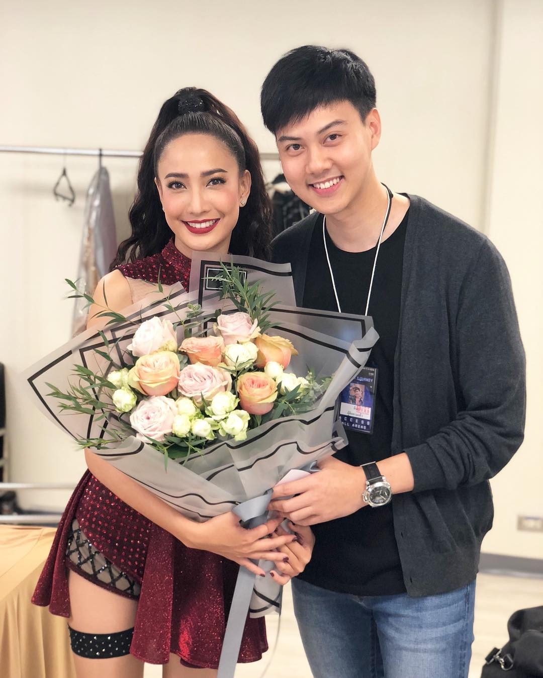 Mew Nittha bất ngờ thông báo kết hôn, Taew Natapohn được nhắc tên