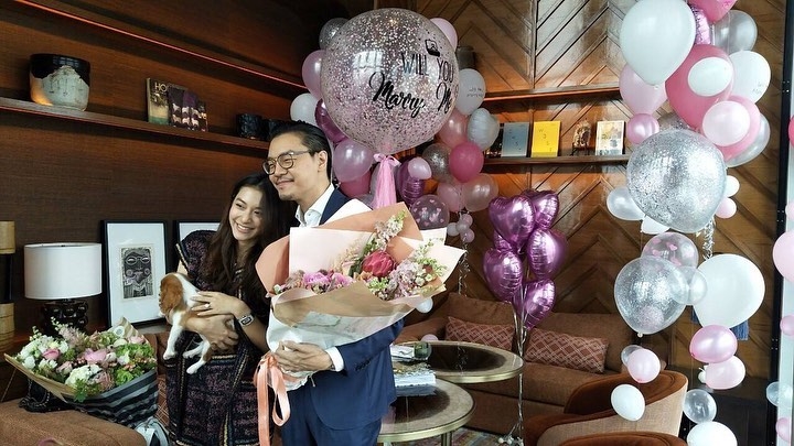 Mew Nittha bất ngờ thông báo kết hôn, Taew Natapohn được nhắc tên