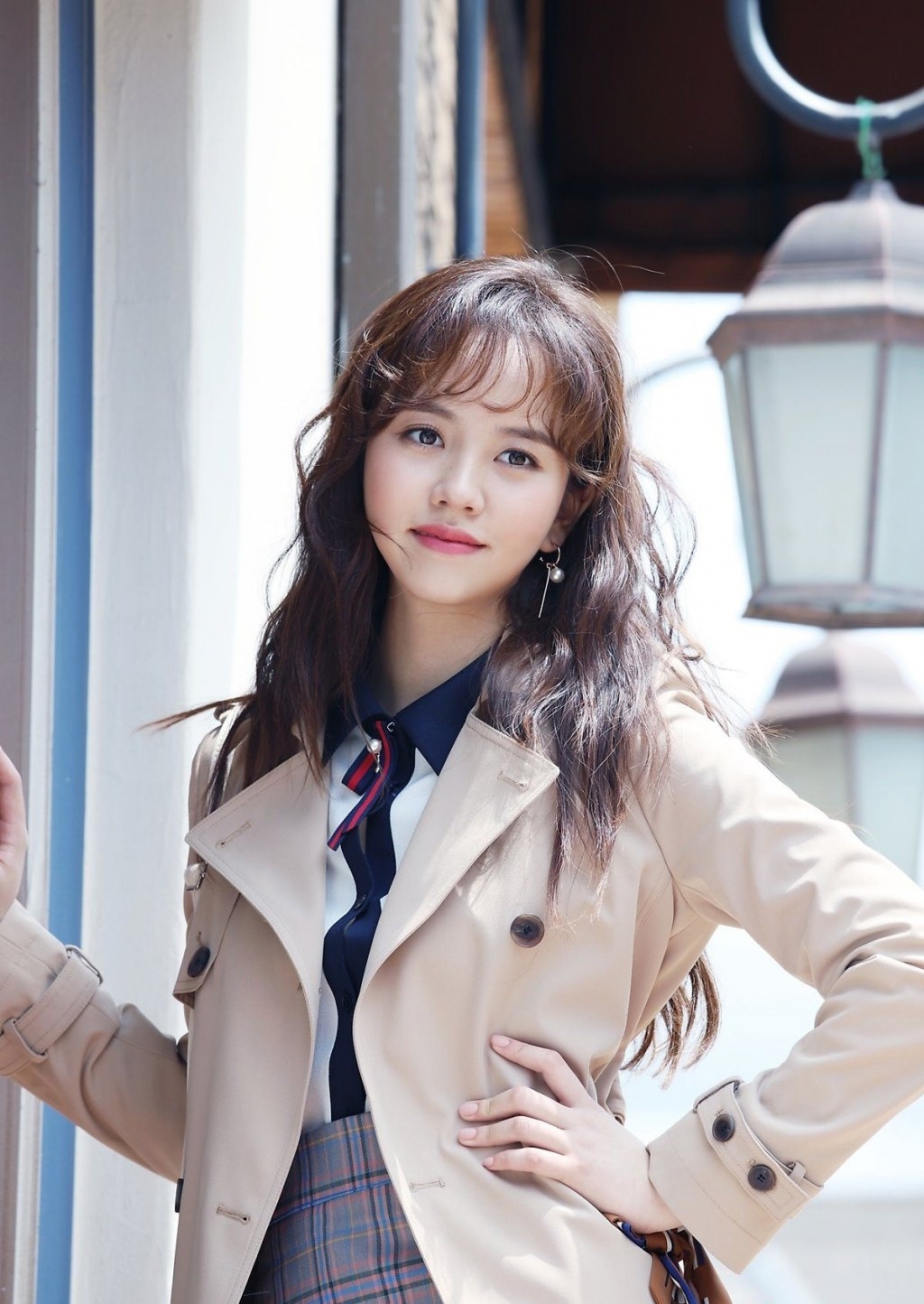 Kim So Hyun bất ngờ bị ngã ngựa trên phim trường drama cổ trang mới