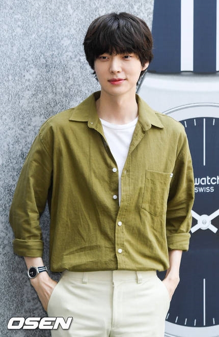 Goo Hye Sun nhiệt tình khoe chồng trong đợt quảng bá tiểu thuyết mới