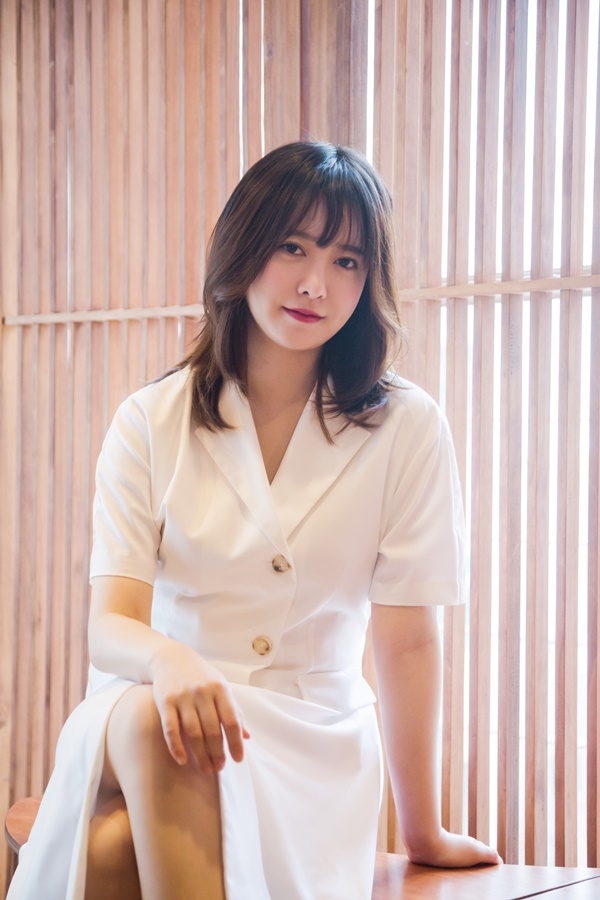 Goo Hye Sun nhiệt tình khoe chồng trong đợt quảng bá tiểu thuyết mới