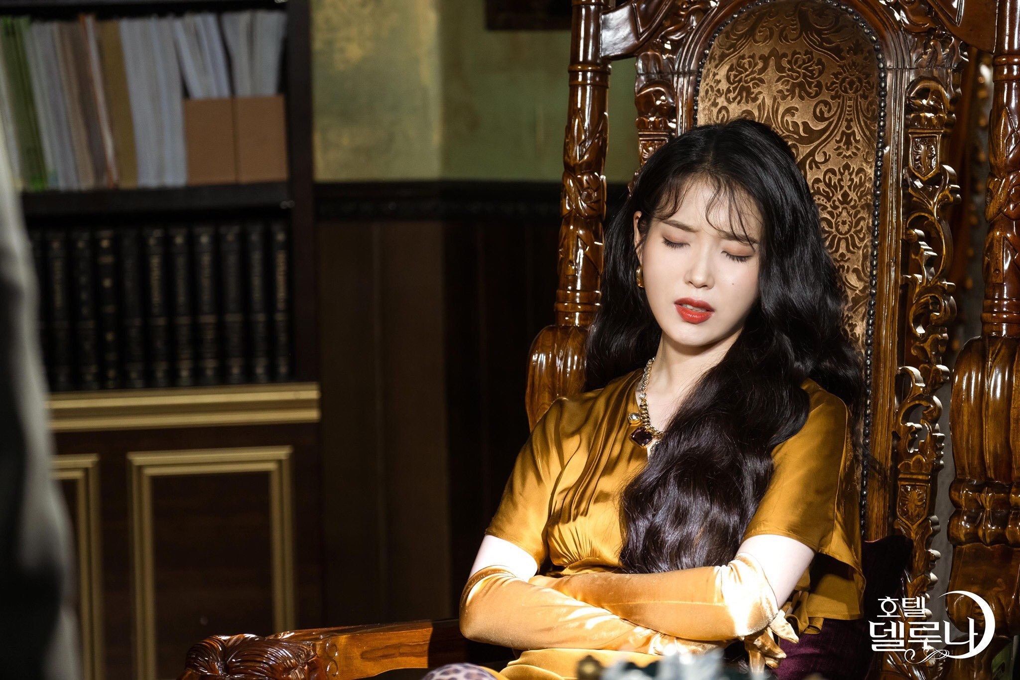 IU - Yeo Jin Goo có nụ hôn đầu ngay trong tập 4 'Hotel Del Luna'