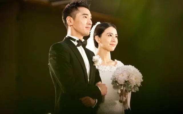 Cao Viên Viên lần đầu lộ diện sau 2 tháng hạ sinh con gái đầu lòng