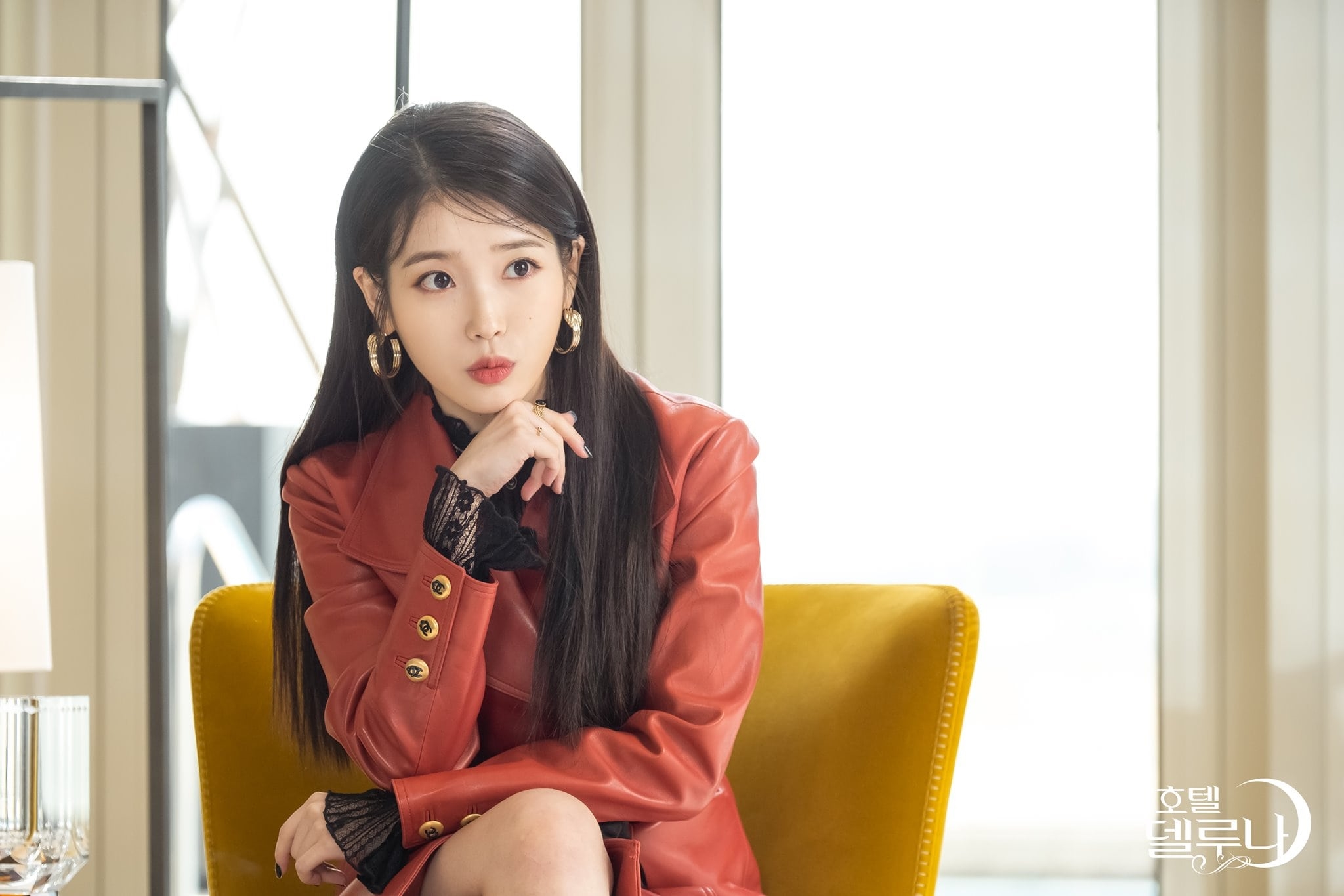 Thời trang của IU trong 'Hotel Del Luna' trở thành chủ đề nóng
