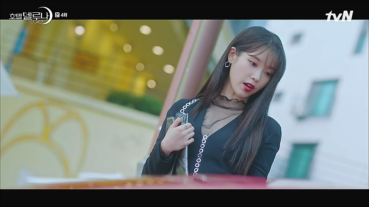Thời trang của IU trong 'Hotel Del Luna' trở thành chủ đề nóng
