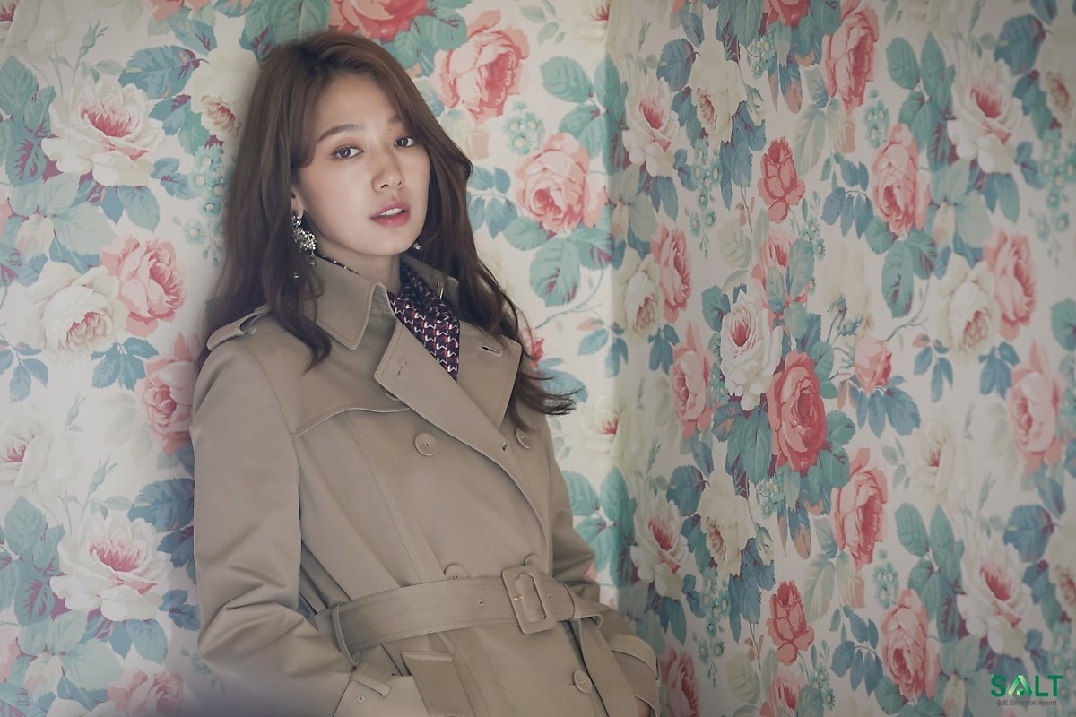 Park Shin Hye tung bộ ảnh tóc dài thật kiêu sa thu hút sự chú ý