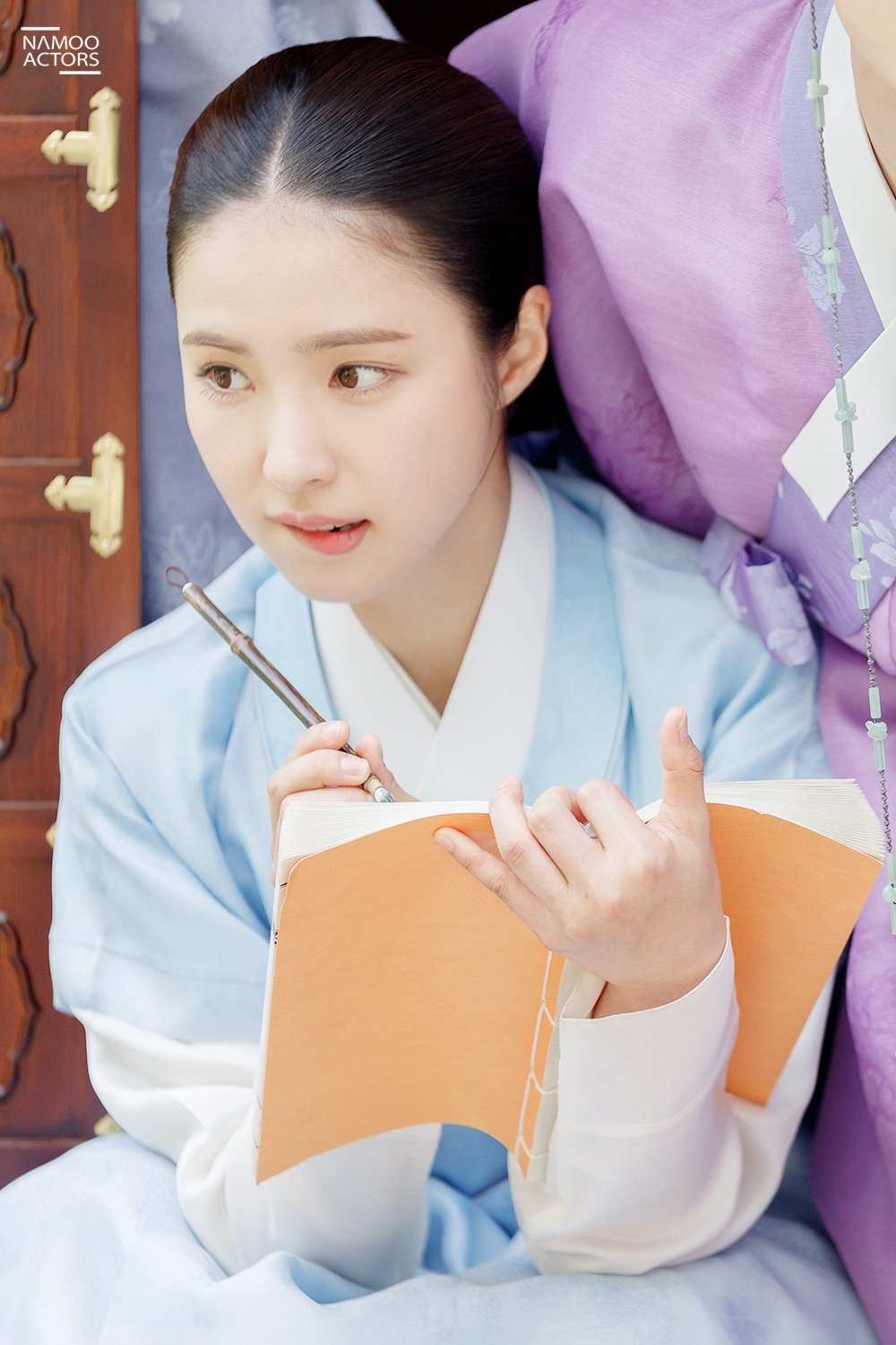 Shin Se Kyung tỏa sáng trong bộ ảnh hậu trường quay phim mới