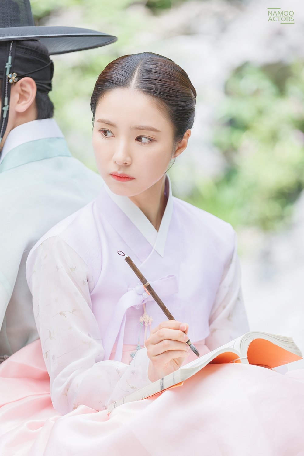 Shin Se Kyung tỏa sáng trong bộ ảnh hậu trường quay phim mới