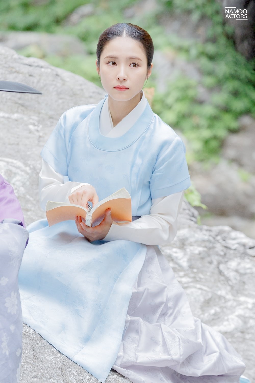 Shin Se Kyung tỏa sáng trong bộ ảnh hậu trường quay phim mới