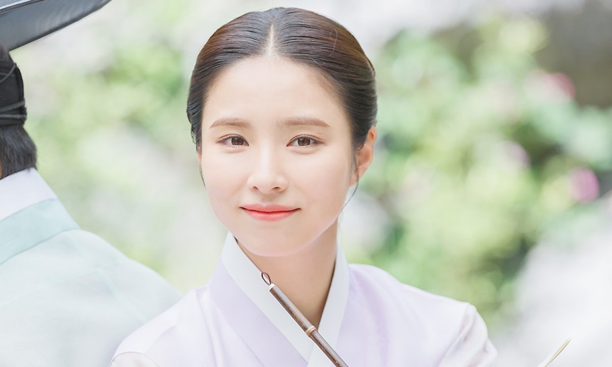 Shin Se Kyung tỏa sáng trong bộ ảnh hậu trường quay phim mới