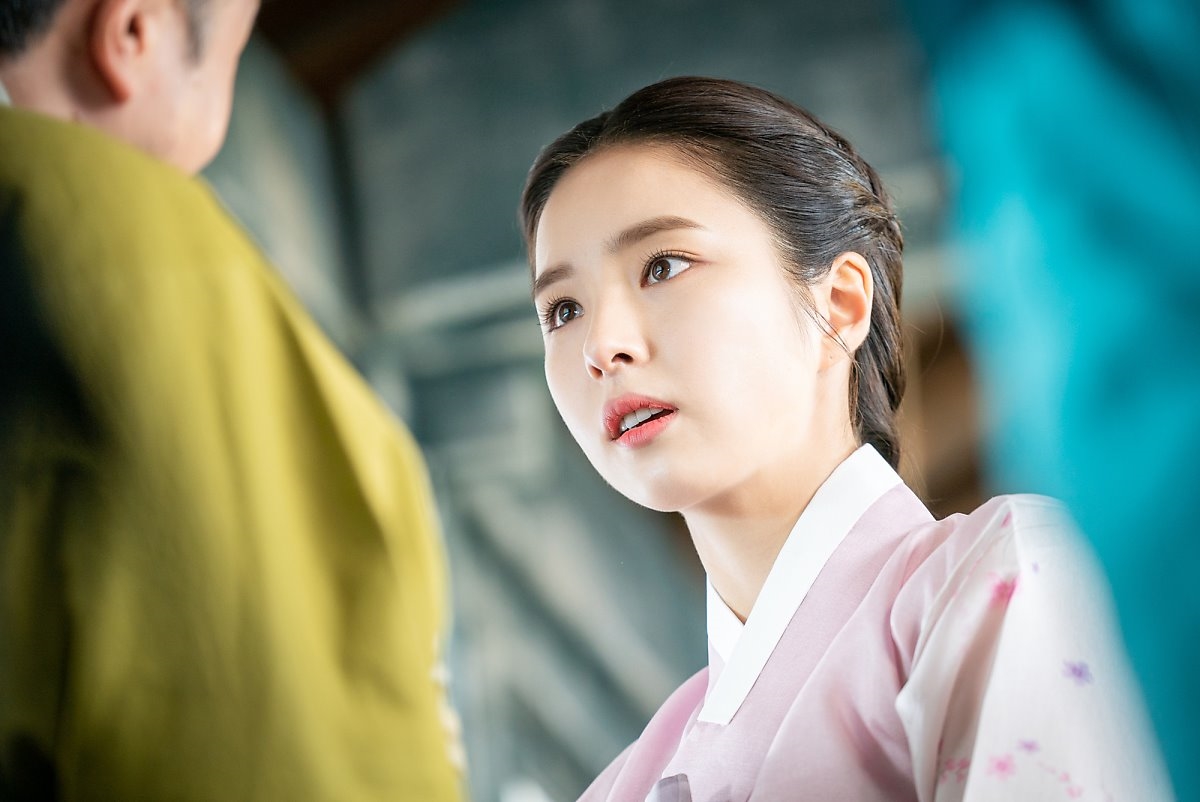Shin Se Kyung tỏa sáng trong bộ ảnh hậu trường quay phim mới