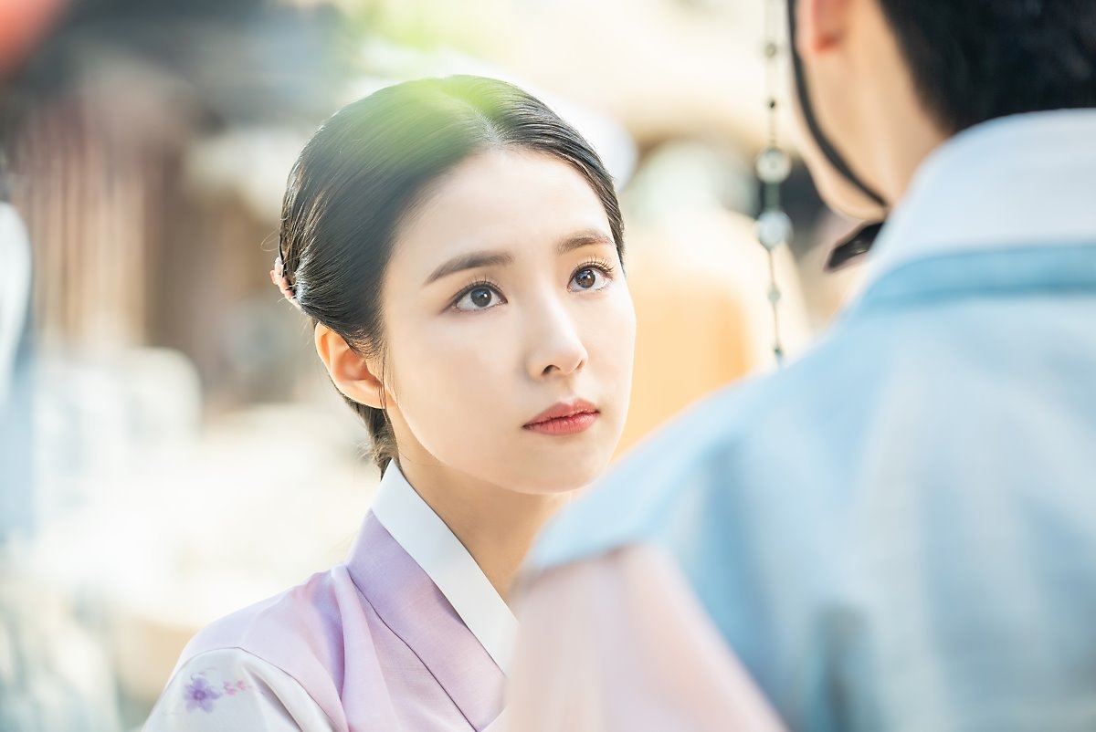 Shin Se Kyung tỏa sáng trong bộ ảnh hậu trường quay phim mới