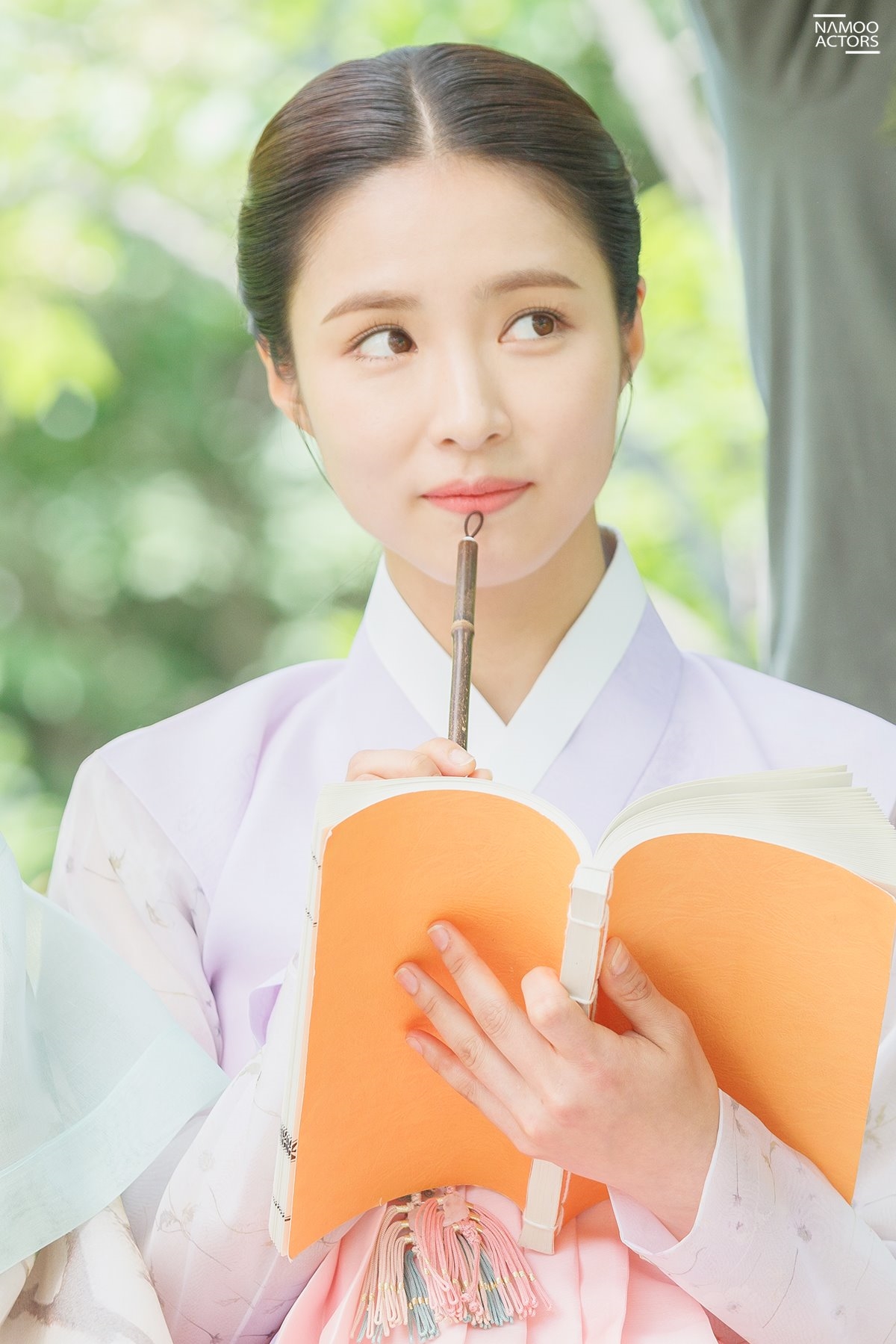 Shin Se Kyung tỏa sáng trong bộ ảnh hậu trường quay phim mới