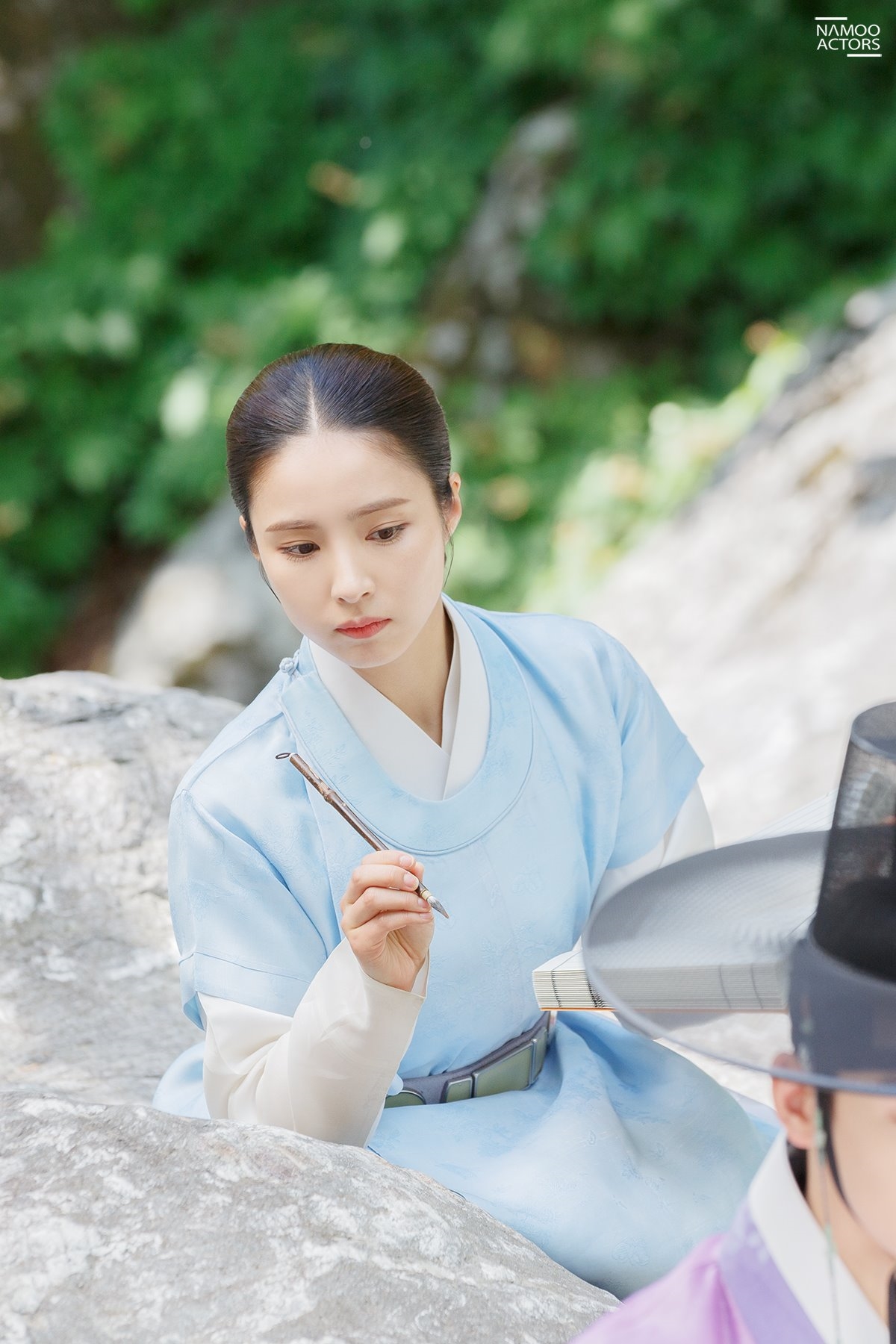 Shin Se Kyung tỏa sáng trong bộ ảnh hậu trường quay phim mới