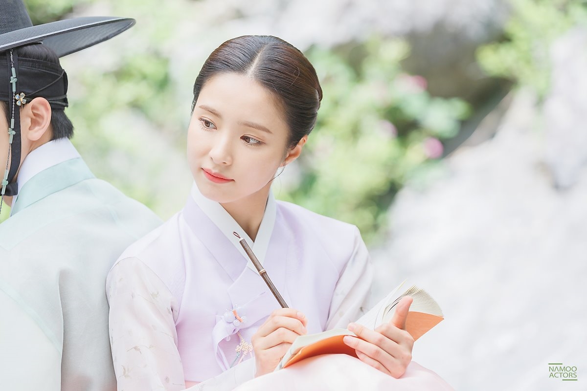Shin Se Kyung tỏa sáng trong bộ ảnh hậu trường quay phim mới