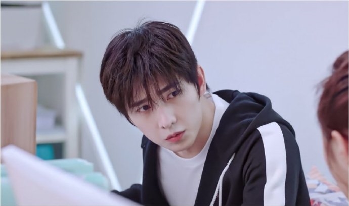 Dương Dương từ nam thần hóa thanh niên nghiện game vô dụng