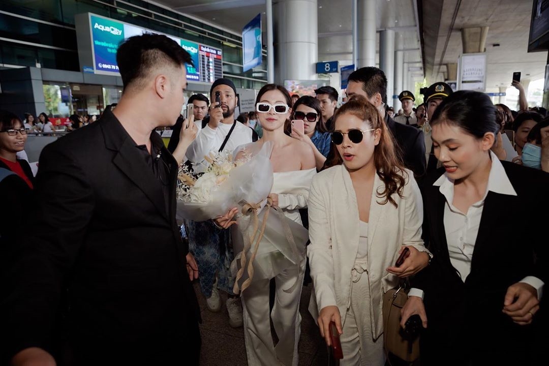 Baifern Pimchanok viết lời cảm ơn fan bằng tiếng Việt gây ấn tượng