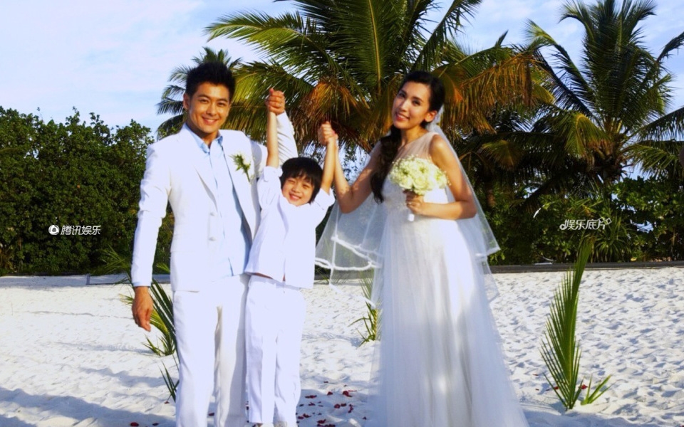 Lâm Chí Dĩnh 'bỏ rơi' con để hẹn hò riêng, Kimi hiếu thảo đốn tim fan
