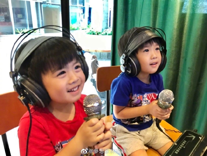 Lâm Chí Dĩnh 'bỏ rơi' con để hẹn hò riêng, Kimi hiếu thảo đốn tim fan