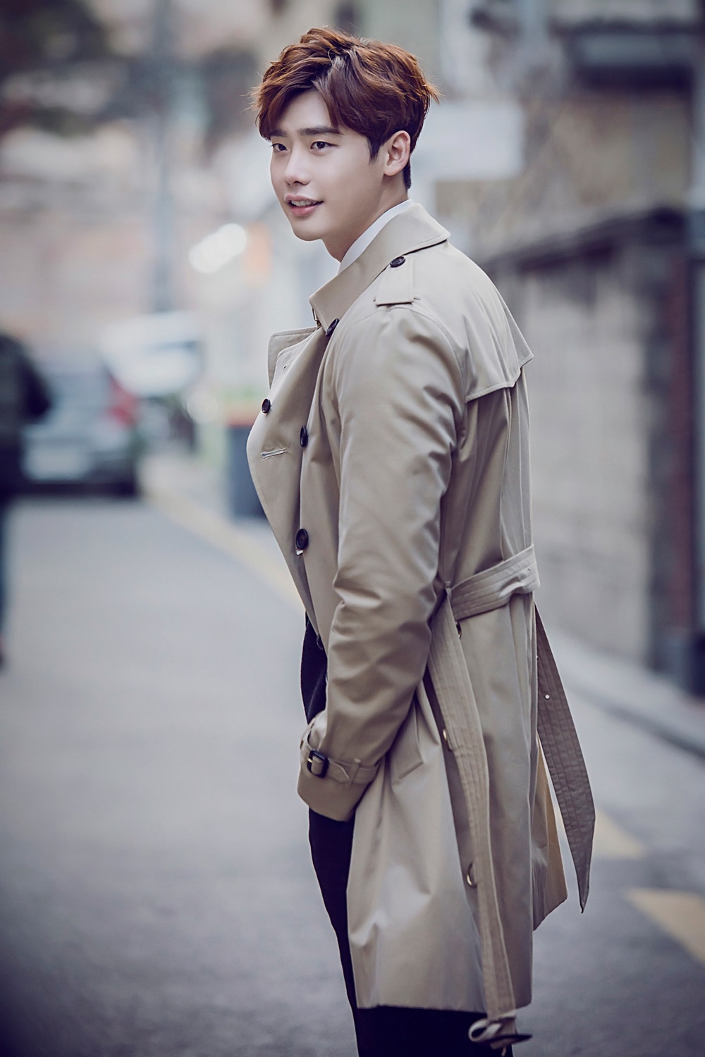 Lee Jong Suk phủ nhận yêu hậu bối cùng công ty giữa lúc đi nghĩa vụ