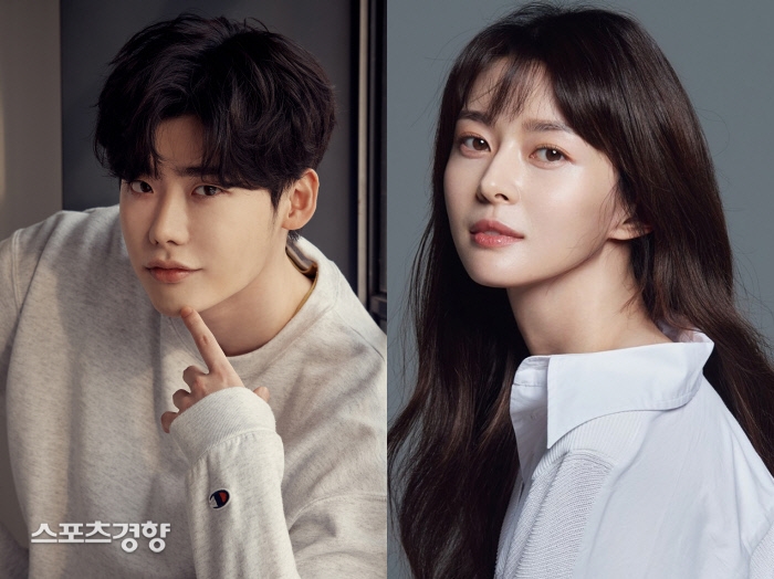 Lee Jong Suk phủ nhận yêu hậu bối cùng công ty giữa lúc đi nghĩa vụ