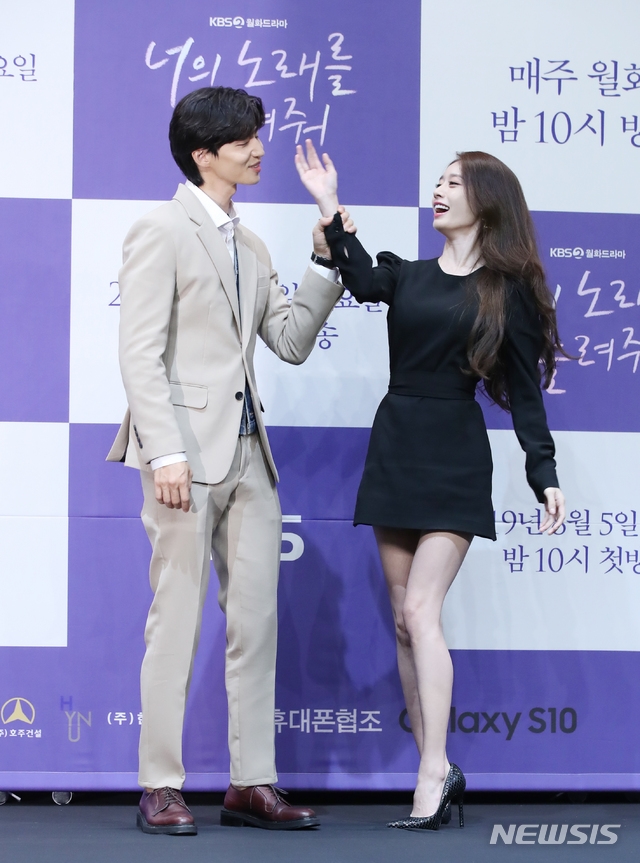 Jiyeon đẹp sắc sảo lấn át nữ chính trong họp báo drama mới