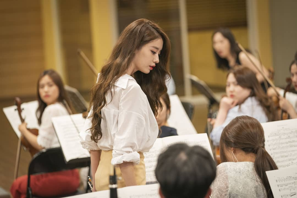 Jiyeon đẹp sắc sảo lấn át nữ chính trong họp báo drama mới