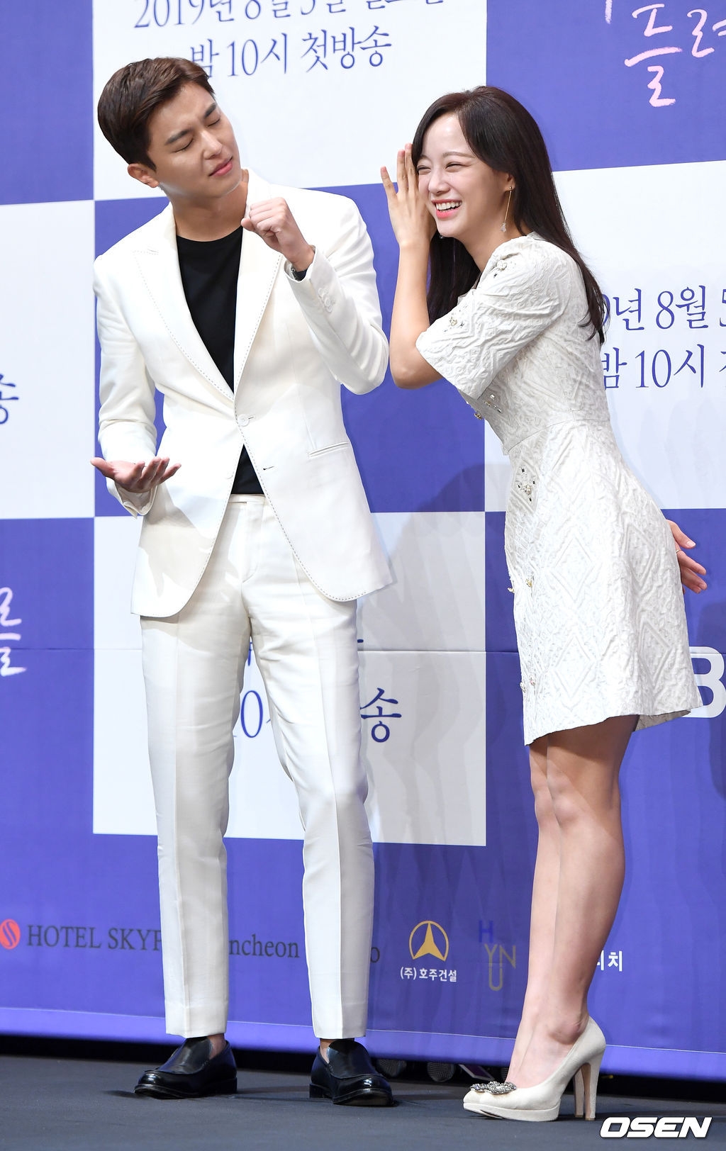 Jiyeon đẹp sắc sảo lấn át nữ chính trong họp báo drama mới