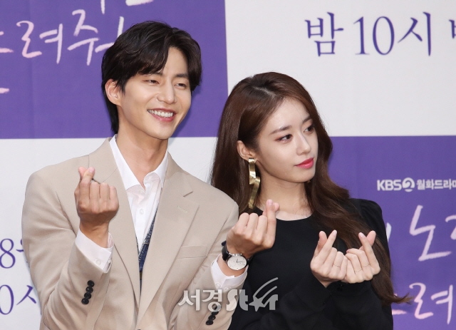 Jiyeon đẹp sắc sảo lấn át nữ chính trong họp báo drama mới