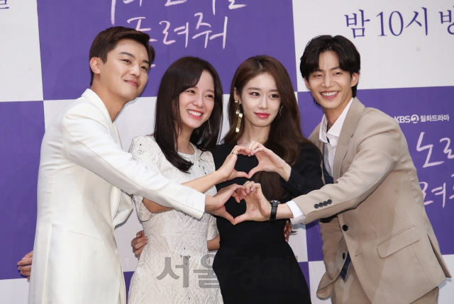 Jiyeon đẹp sắc sảo lấn át nữ chính trong họp báo drama mới