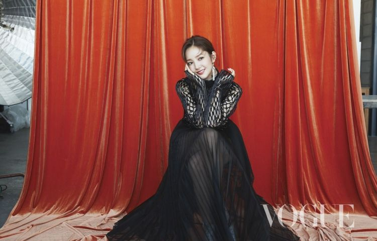 Park Min Young đẹp kiêu sa trên bìa tạp chí thời trang Đài Loan