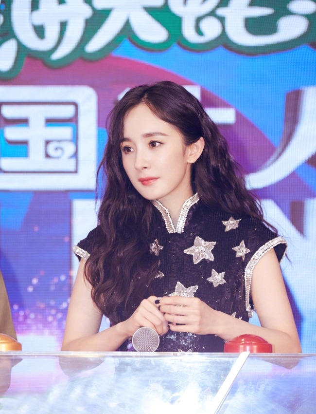 Dương Mịch hứng gạch đá vì bị tố 'hám fame' vì trổ tài vẽ hoạt hình