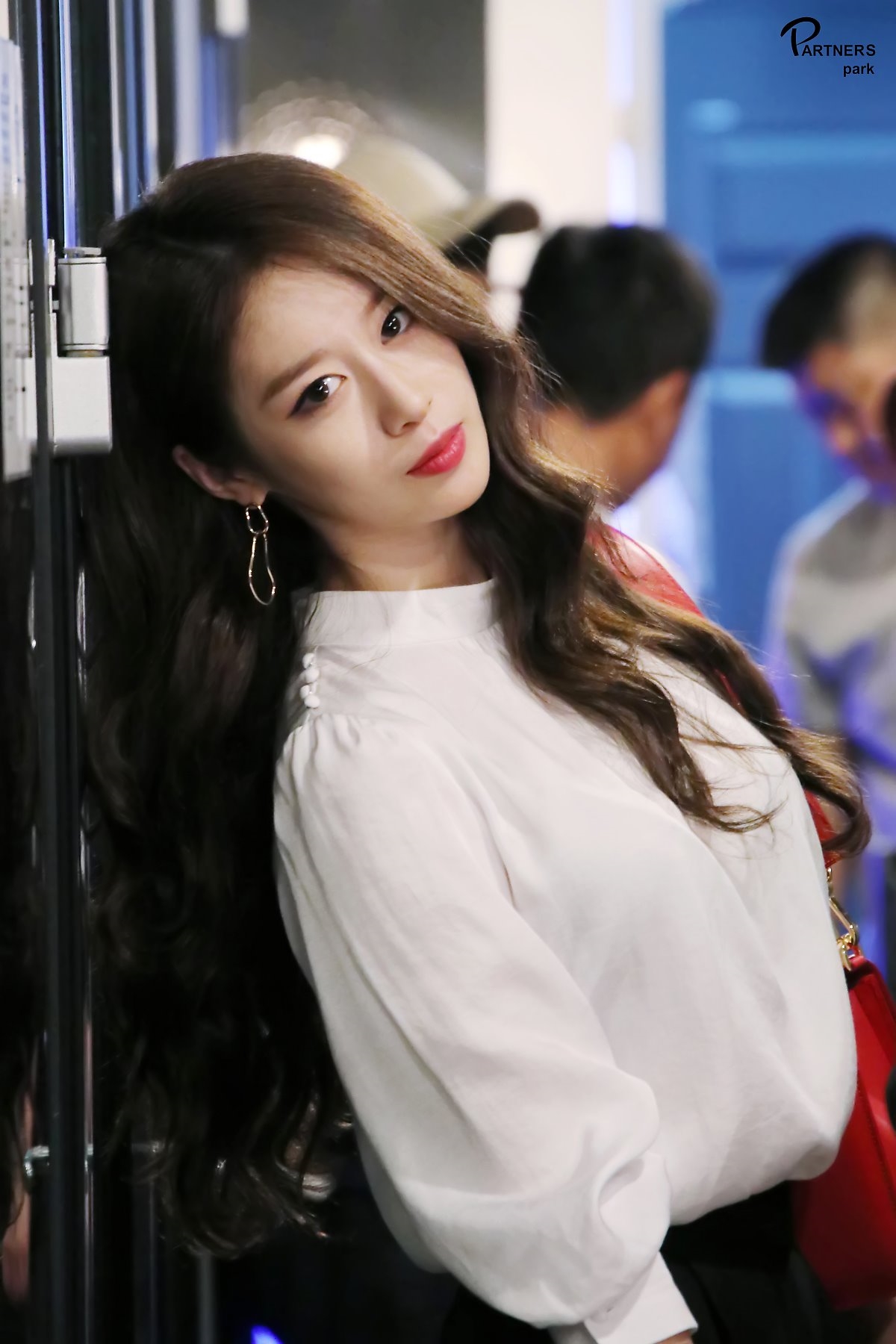 Jiyeon tung bộ ảnh hậu trường drama mới đẹp như họa báo