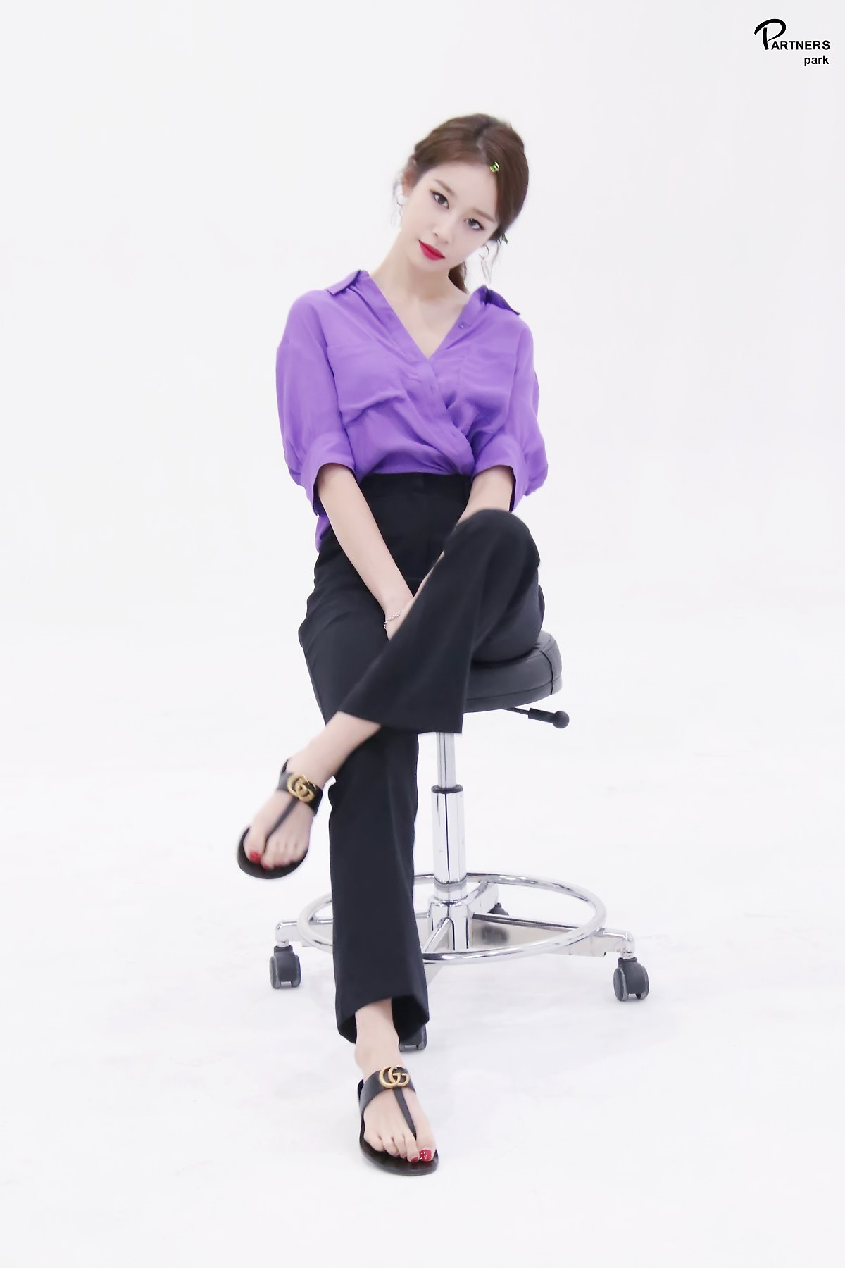 Jiyeon tung bộ ảnh hậu trường drama mới đẹp như họa báo