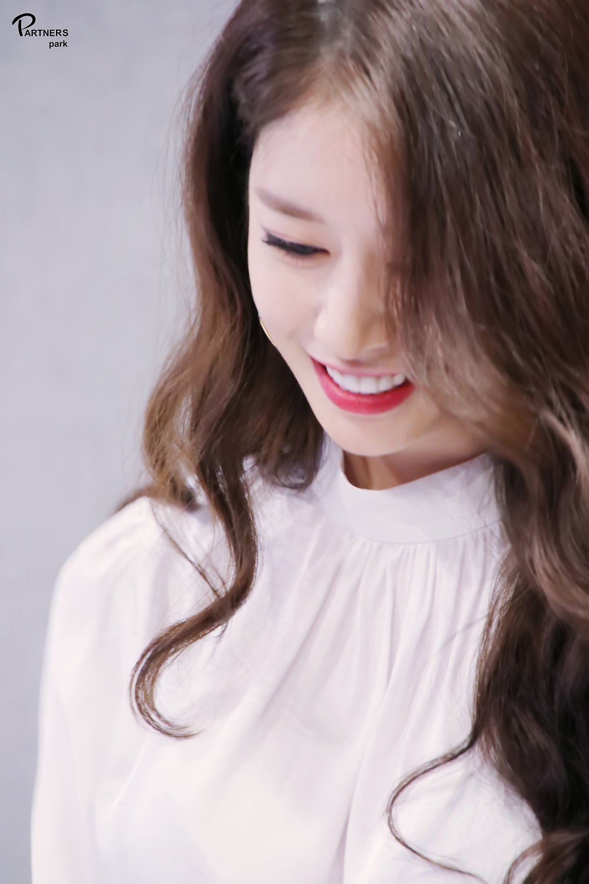 Jiyeon tung bộ ảnh hậu trường drama mới đẹp như họa báo