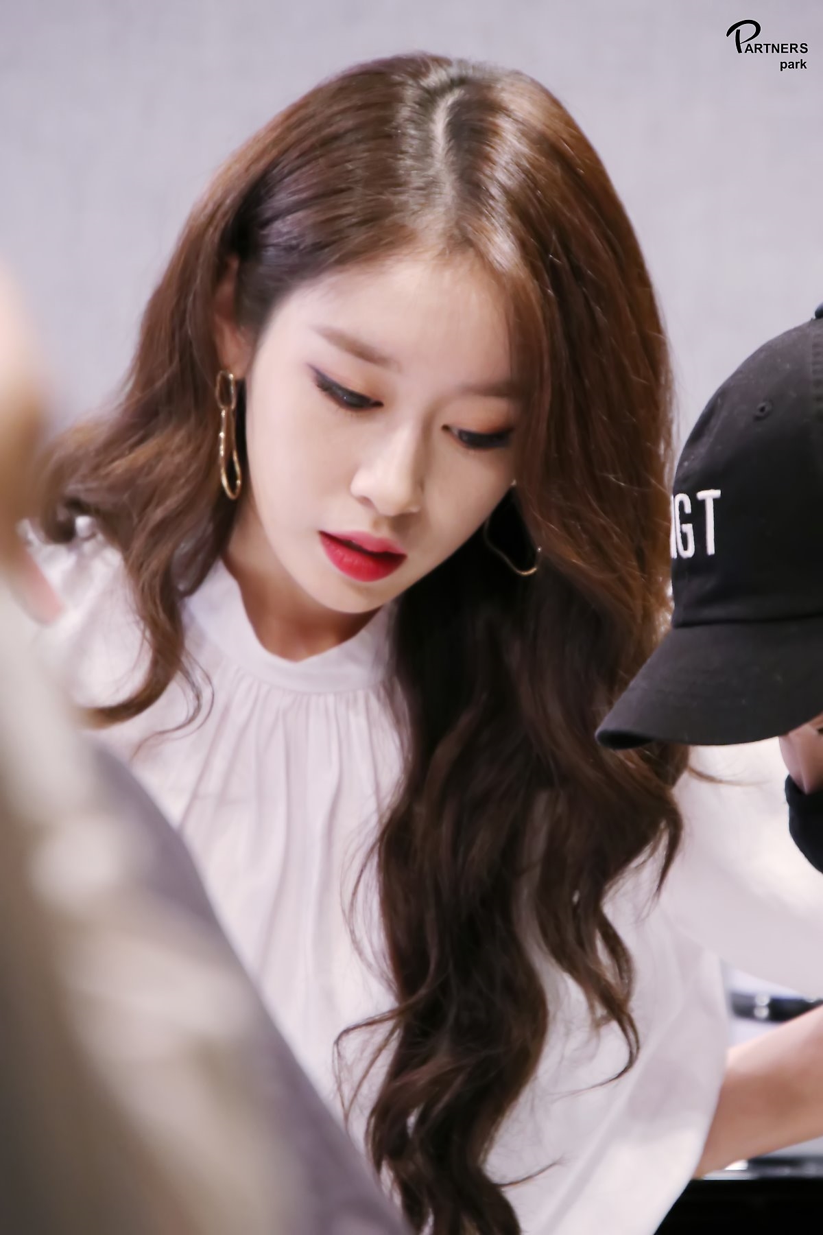 Jiyeon tung bộ ảnh hậu trường drama mới đẹp như họa báo