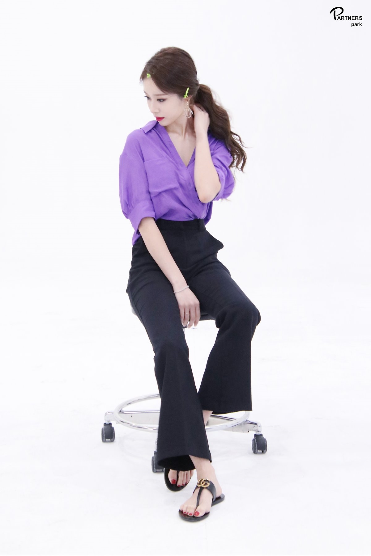 Jiyeon tung bộ ảnh hậu trường drama mới đẹp như họa báo